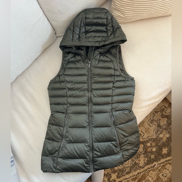 Lululemon down for it Vest in light sage green color, size 6 - Picture 1 of 3